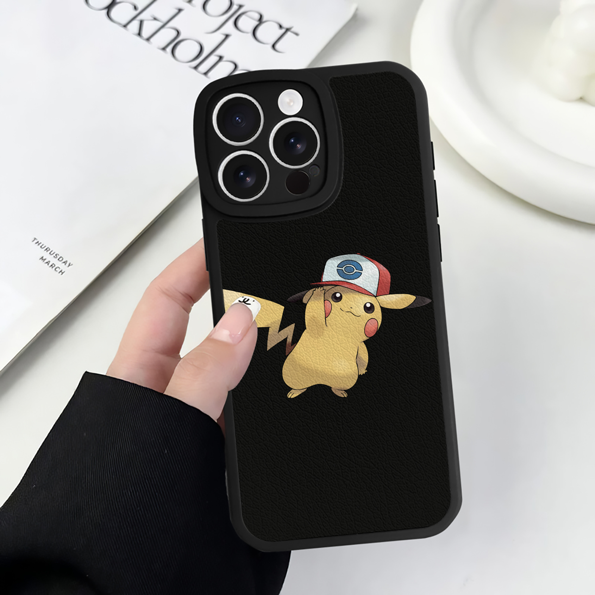 （画像用） ポケットモンスター Pokémon 【iPhone 16シリーズ対応】シリコンスマホケース（レザー調） 材質：シリコン